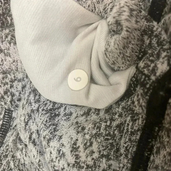 LULULEMON LEGGINGS SIZE 6 - Picture 8 of 9